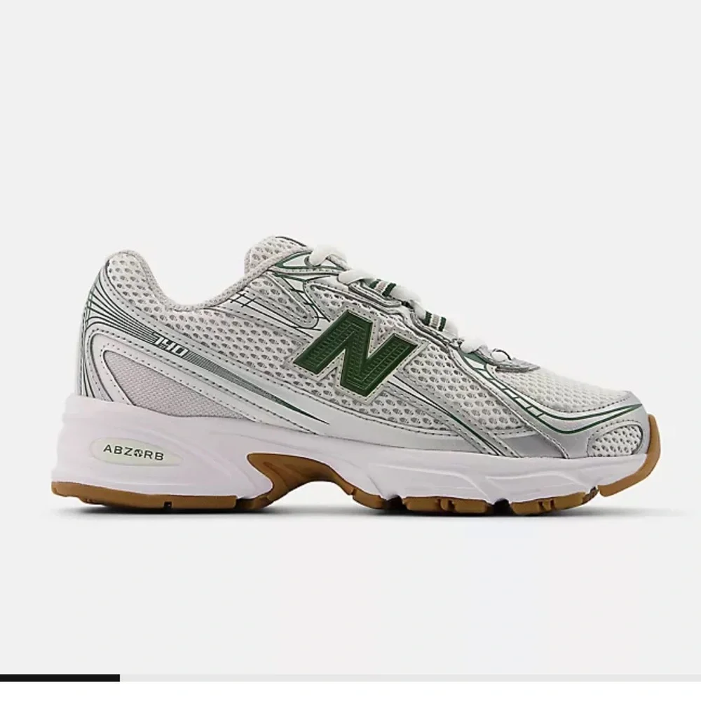 NWT New Balance 740 tennis shoes - Picture 5 of 6